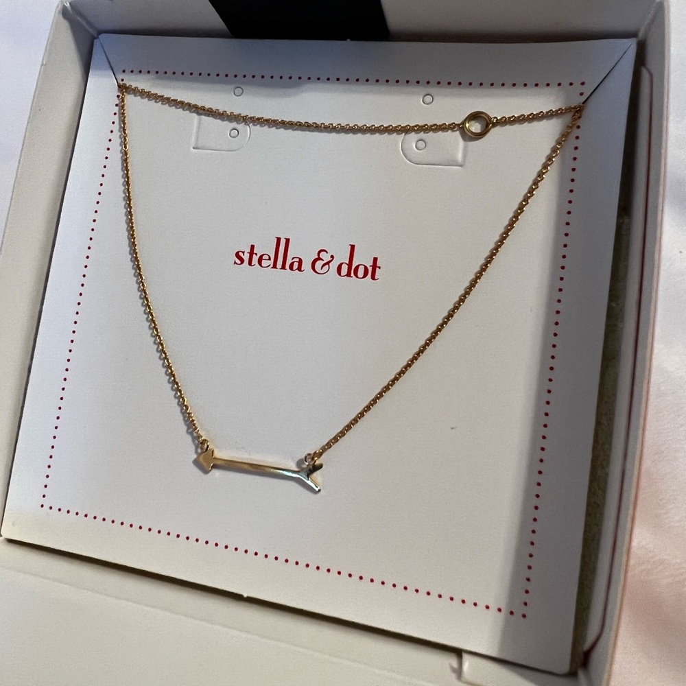 Stella & Dot Arrow Necklace (gold)